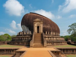 Découvrir anuradhapura sri lanka : un voyage à travers les cités anciennes et la nature